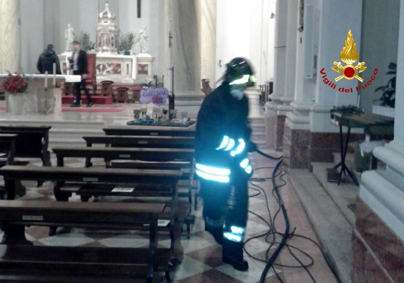 PIAZZOLA SUL BRENTA: IN FIAMME NELLA NOTTE UNA CHIESA